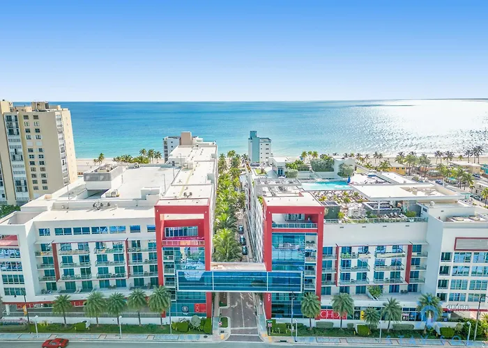 Rooftop Pool - Balcony - Hollywood Beach Boardwalk