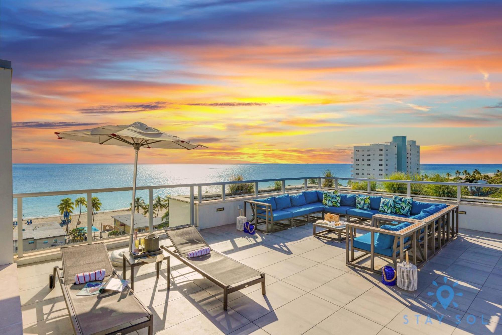Rooftop Pool - Balcony - Boardwalk Apartamento