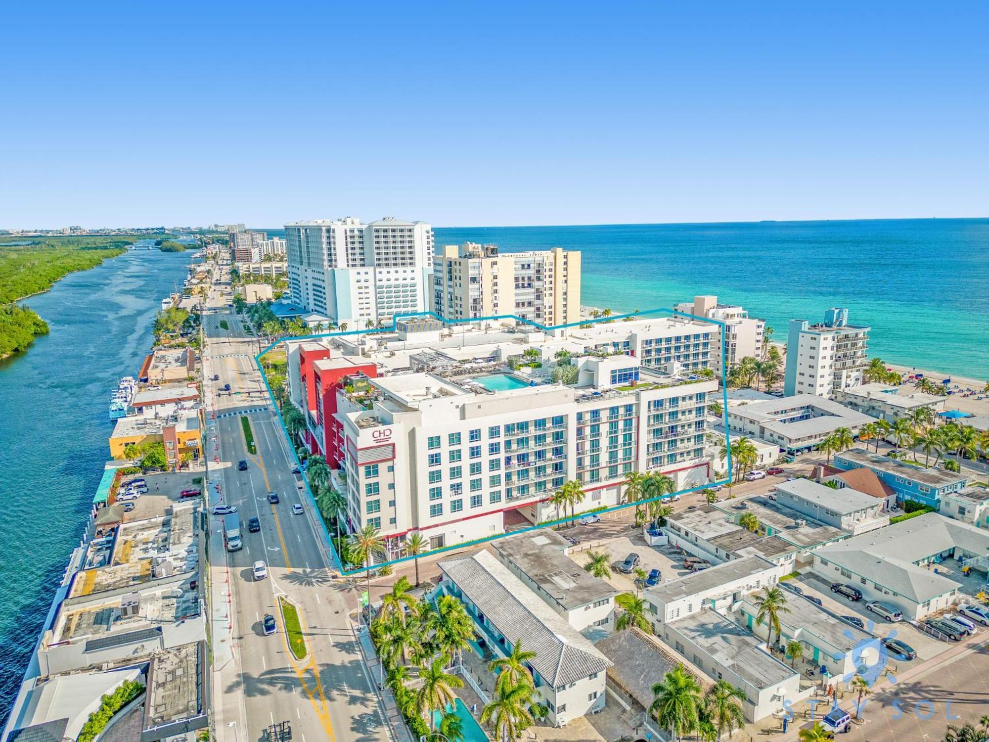Rooftop Pool - Balcony - Boardwalk Apartamento