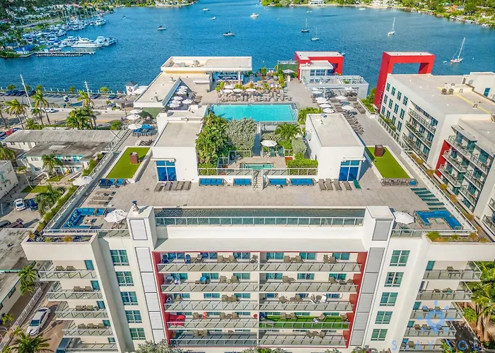 Rooftop Pool - Balcony - Hollywood Beach Boardwalk