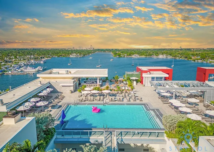 Rooftop Pool - Balcony - Hollywood Beach Boardwalk