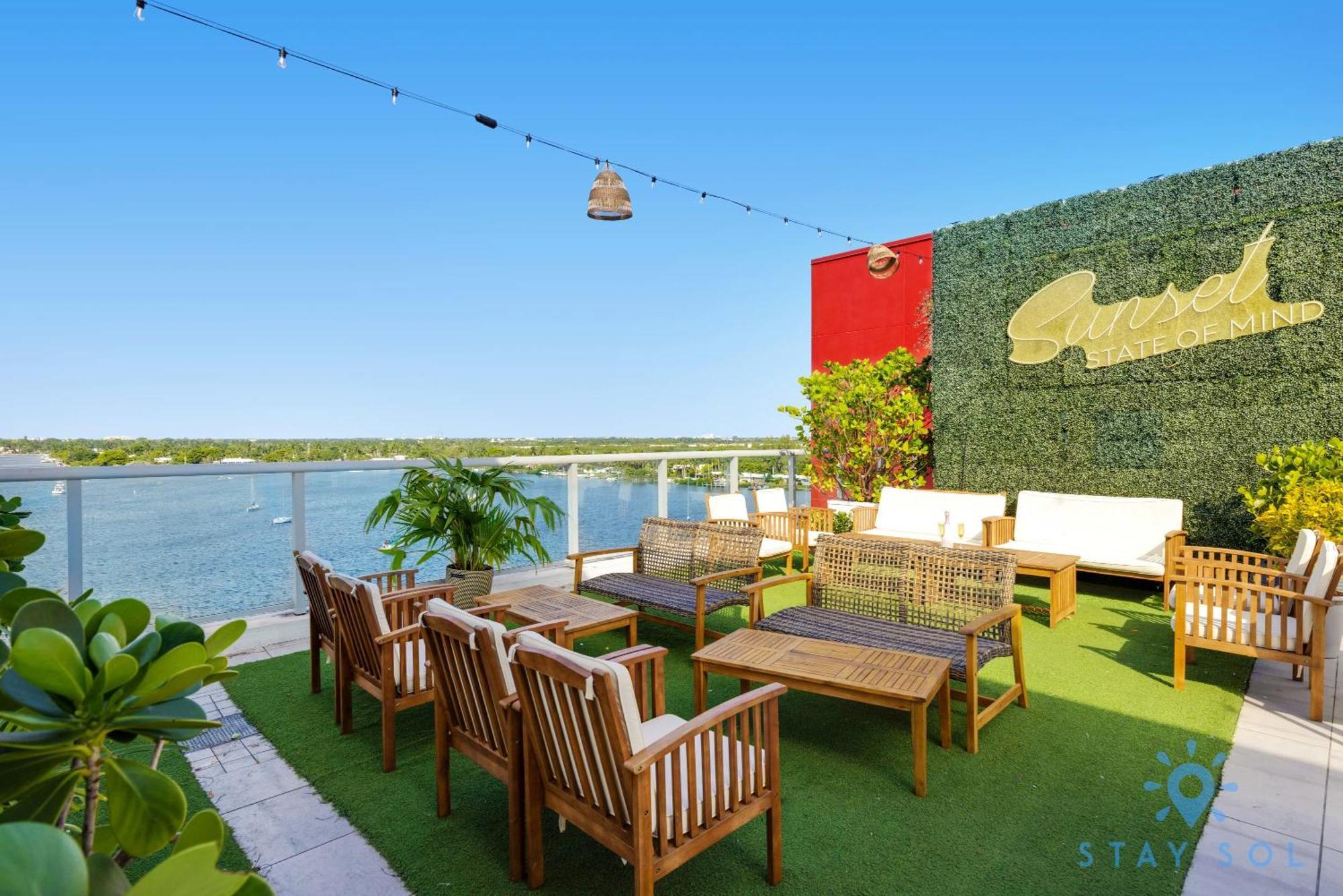 Rooftop Pool - Balcony - Boardwalk *