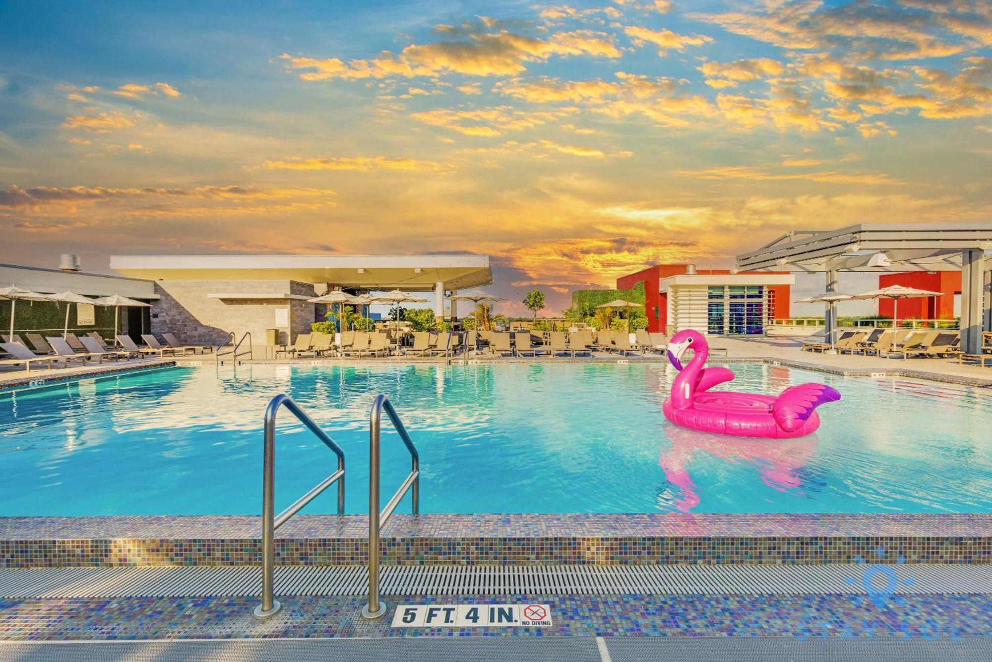 Rooftop Pool - Balcony - Boardwalk *